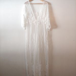 White mesh cover